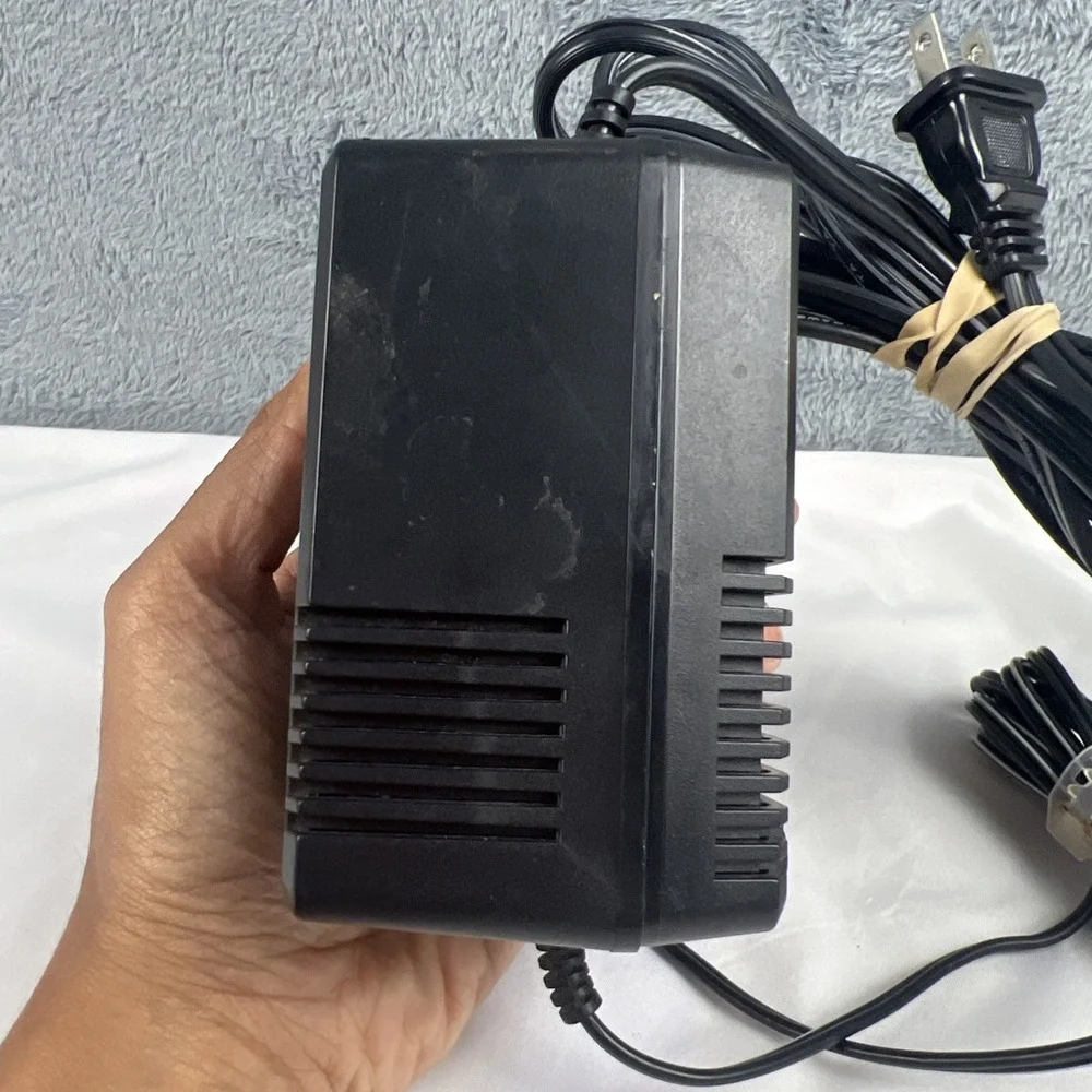 ARCHER AC ADAPTOR INPUT 120 V AC 60HZ 25W OUTPUT 12 V DC IA CAT. NO.‎ 273-1653